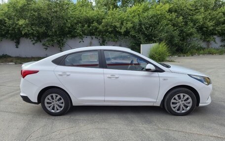 Hyundai Solaris II рестайлинг, 2021 год, 1 385 000 рублей, 5 фотография
