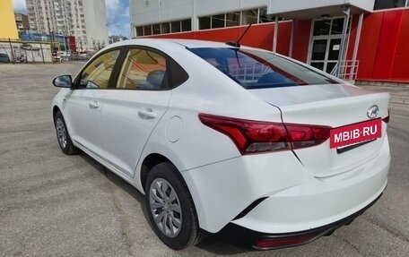 Hyundai Solaris II рестайлинг, 2021 год, 1 385 000 рублей, 4 фотография