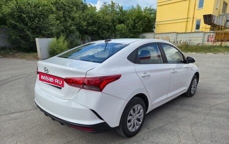 Hyundai Solaris II рестайлинг, 2021 год, 1 385 000 рублей, 3 фотография