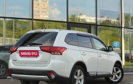 Mitsubishi Outlander III рестайлинг 3, 2015 год, 1 690 000 рублей, 2 фотография
