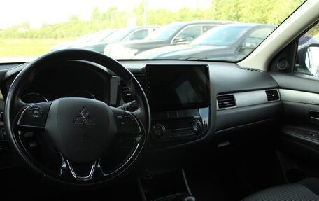 Mitsubishi Outlander III рестайлинг 3, 2015 год, 1 690 000 рублей, 6 фотография