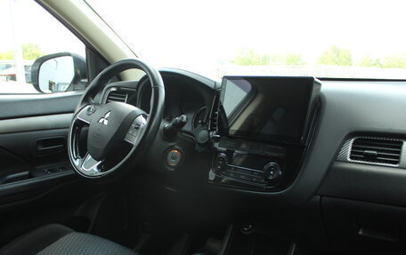 Mitsubishi Outlander III рестайлинг 3, 2015 год, 1 690 000 рублей, 7 фотография