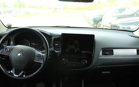 Mitsubishi Outlander III рестайлинг 3, 2015 год, 1 690 000 рублей, 8 фотография