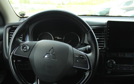 Mitsubishi Outlander III рестайлинг 3, 2015 год, 1 690 000 рублей, 9 фотография