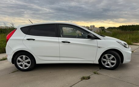 Hyundai Solaris II рестайлинг, 2014 год, 560 000 рублей, 3 фотография