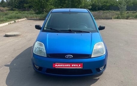 Ford Fiesta, 2004 год, 335 000 рублей, 2 фотография