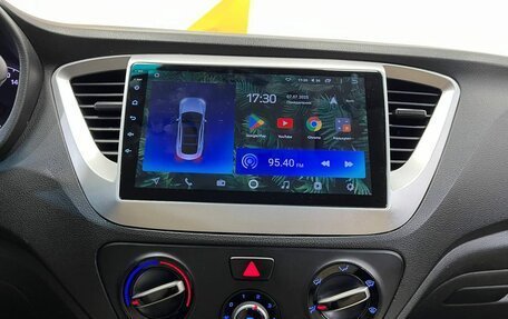 Hyundai Solaris II рестайлинг, 2017 год, 1 050 000 рублей, 13 фотография