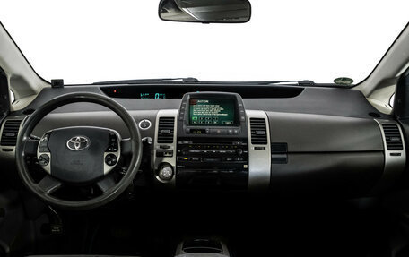 Toyota Prius, 2005 год, 525 000 рублей, 10 фотография