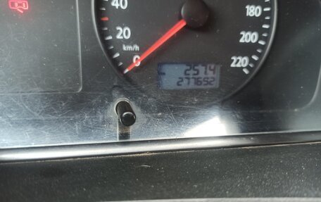 Volkswagen Transporter T5 рестайлинг, 2004 год, 1 000 000 рублей, 4 фотография
