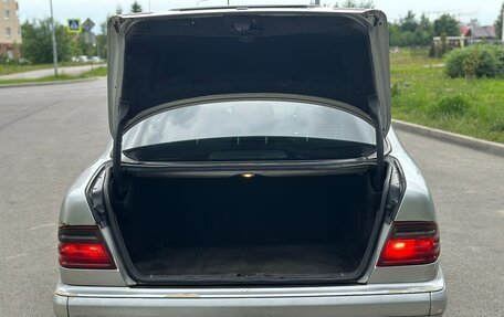 Mercedes-Benz E-Класс, 1997 год, 250 000 рублей, 5 фотография