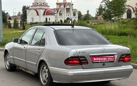 Mercedes-Benz E-Класс, 1997 год, 250 000 рублей, 4 фотография