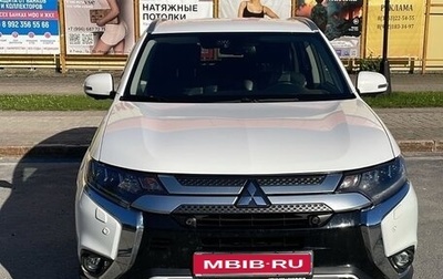 Mitsubishi Outlander III рестайлинг 3, 2019 год, 3 800 000 рублей, 1 фотография