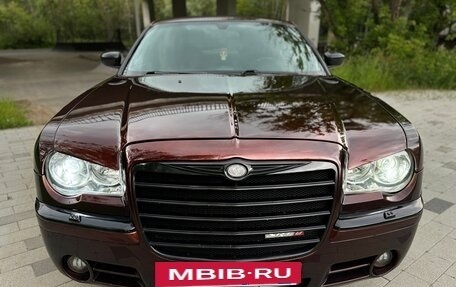 Chrysler 300C II, 2004 год, 1 800 000 рублей, 2 фотография