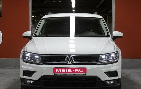 Volkswagen Tiguan II, 2020 год, 2 998 000 рублей, 2 фотография