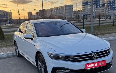 Volkswagen Passat B8 рестайлинг, 2019 год, 2 810 000 рублей, 1 фотография