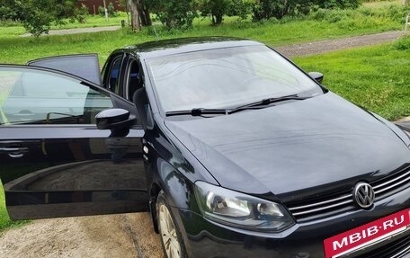 Volkswagen Polo VI (EU Market), 2013 год, 750 000 рублей, 2 фотография