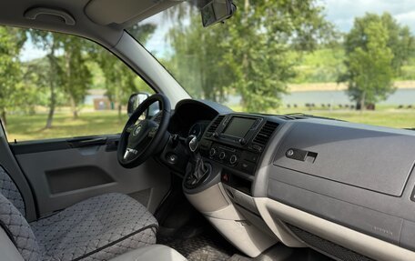 Volkswagen Caravelle T5, 2012 год, 1 990 000 рублей, 3 фотография