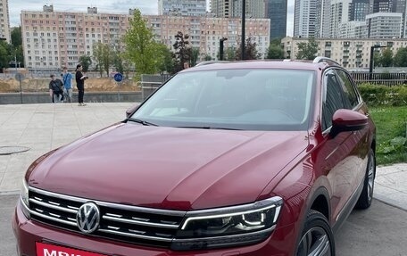 Volkswagen Tiguan II, 2018 год, 2 290 000 рублей, 3 фотография