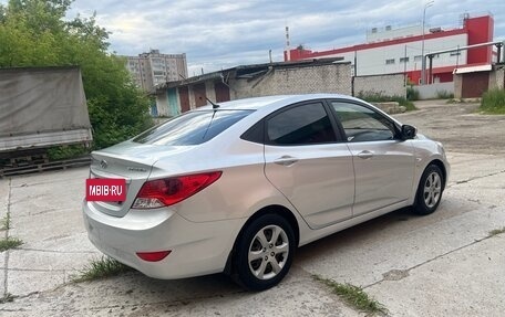 Hyundai Solaris II рестайлинг, 2011 год, 800 000 рублей, 4 фотография
