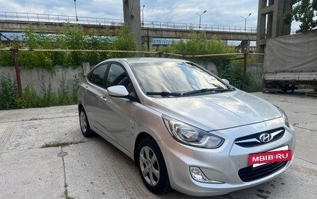 Hyundai Solaris II рестайлинг, 2011 год, 800 000 рублей, 3 фотография