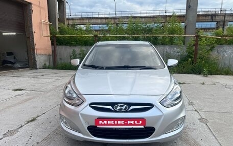Hyundai Solaris II рестайлинг, 2011 год, 800 000 рублей, 2 фотография
