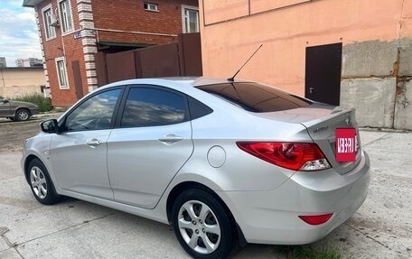 Hyundai Solaris II рестайлинг, 2011 год, 800 000 рублей, 5 фотография