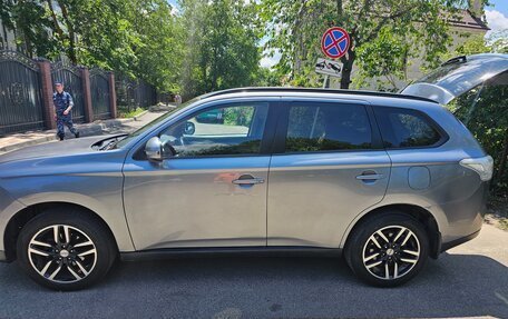 Mitsubishi Outlander III рестайлинг 3, 2012 год, 1 400 000 рублей, 6 фотография