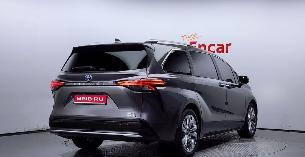 Toyota Sienna, 2021 год, 3 830 000 рублей, 2 фотография