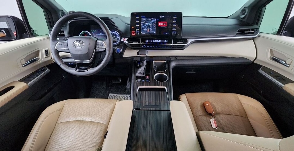 Toyota Sienna, 2021 год, 3 830 000 рублей, 5 фотография