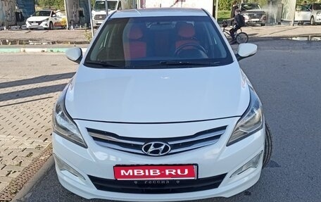 Hyundai Solaris II рестайлинг, 2015 год, 690 000 рублей, 1 фотография