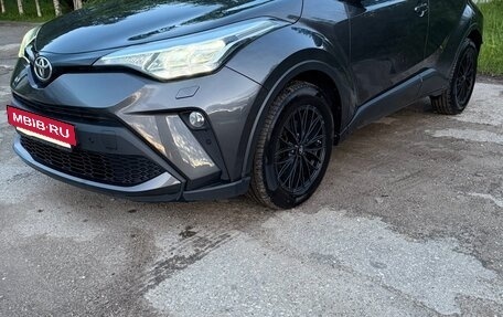 Toyota C-HR I рестайлинг, 2020 год, 2 950 000 рублей, 3 фотография