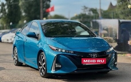 Toyota Prius IV XW50, 2017 год, 2 100 000 рублей, 3 фотография