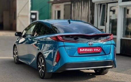 Toyota Prius IV XW50, 2017 год, 2 100 000 рублей, 4 фотография
