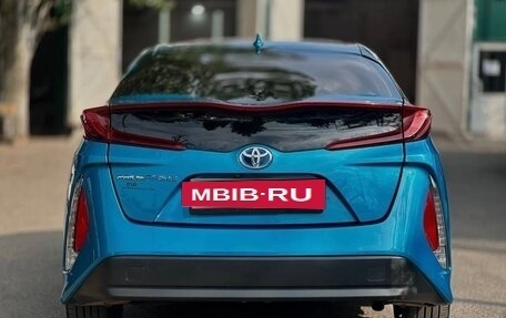 Toyota Prius IV XW50, 2017 год, 2 100 000 рублей, 5 фотография