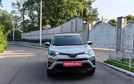Toyota RAV4, 2019 год, 2 300 000 рублей, 3 фотография