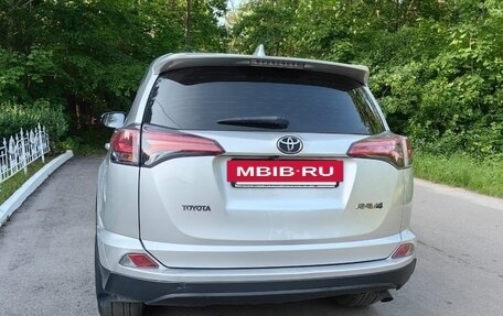 Toyota RAV4, 2019 год, 2 300 000 рублей, 4 фотография