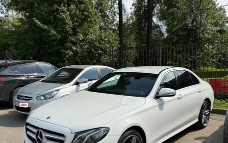 Mercedes-Benz E-Класс, 2019 год, 3 500 000 рублей, 6 фотография