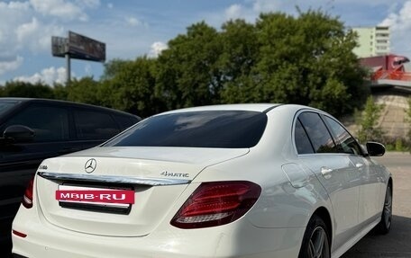 Mercedes-Benz E-Класс, 2019 год, 3 500 000 рублей, 4 фотография
