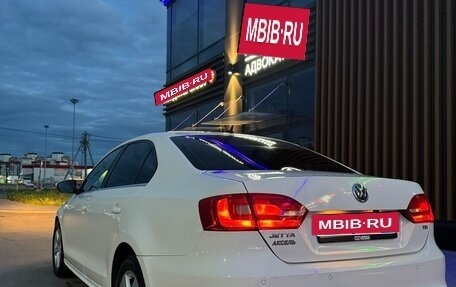 Volkswagen Jetta VI, 2012 год, 750 000 рублей, 4 фотография