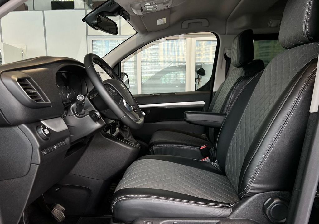 Peugeot Traveller, 2021 год, 4 700 000 рублей, 10 фотография
