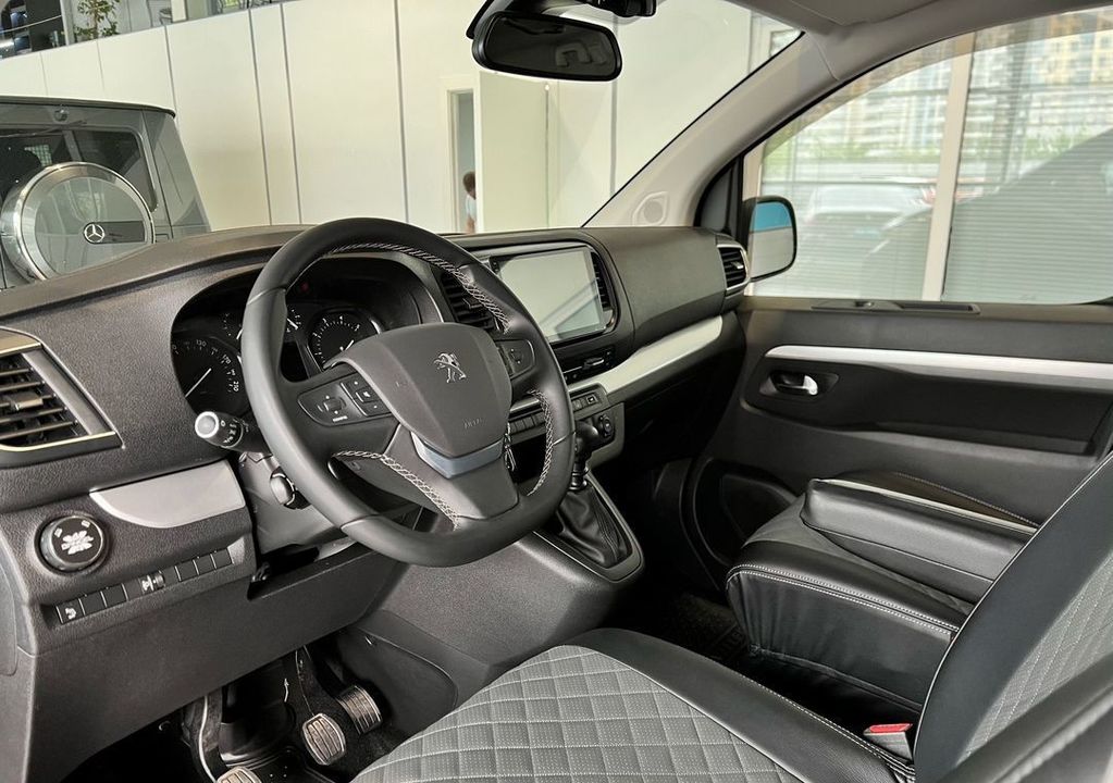 Peugeot Traveller, 2021 год, 4 700 000 рублей, 11 фотография