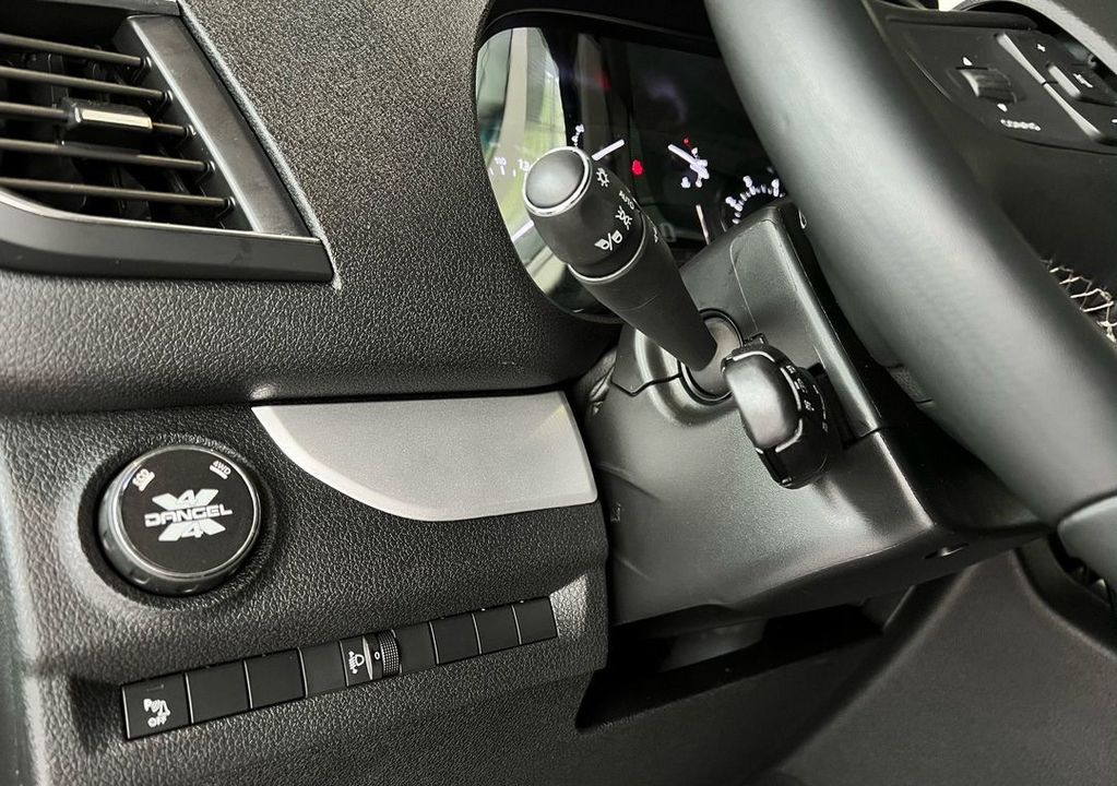Peugeot Traveller, 2021 год, 4 700 000 рублей, 18 фотография
