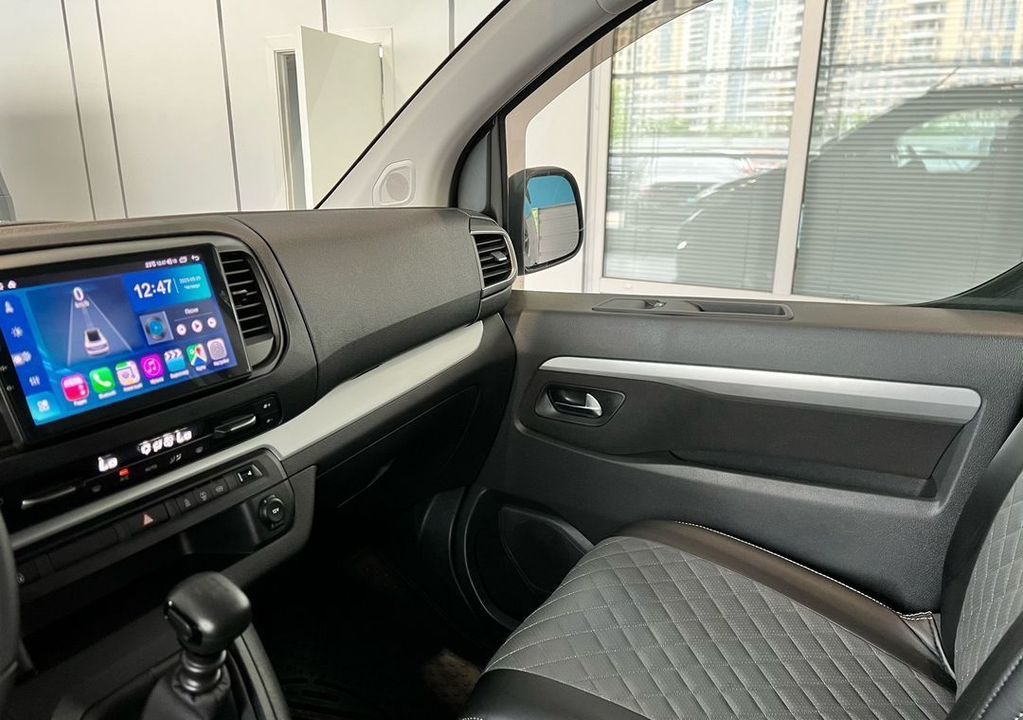 Peugeot Traveller, 2021 год, 4 700 000 рублей, 17 фотография