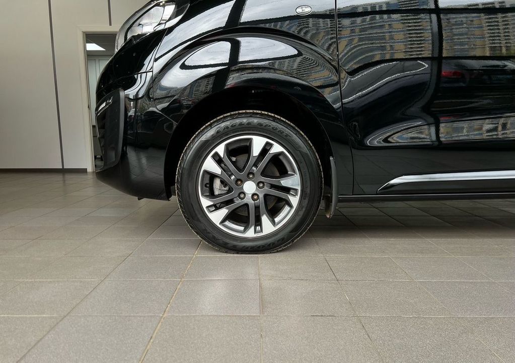 Peugeot Traveller, 2021 год, 4 700 000 рублей, 29 фотография