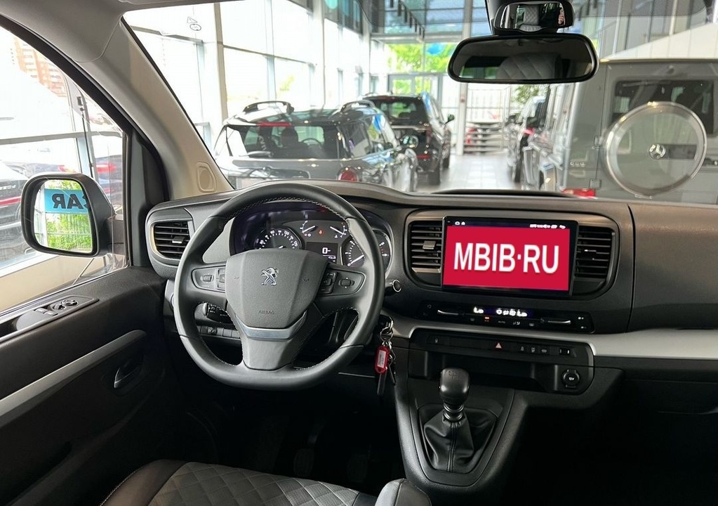 Peugeot Traveller, 2021 год, 4 700 000 рублей, 24 фотография