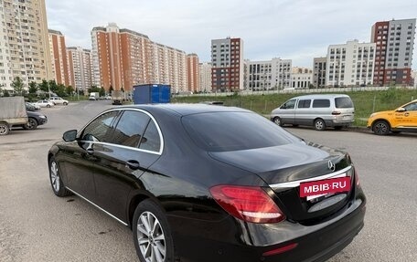 Mercedes-Benz E-Класс, 2018 год, 3 450 000 рублей, 4 фотография