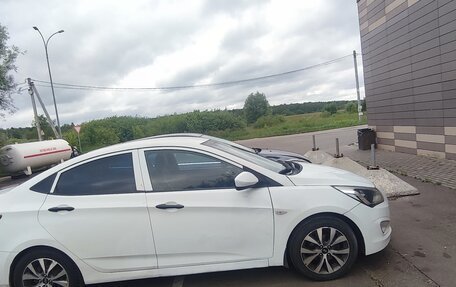 Hyundai Solaris II рестайлинг, 2015 год, 550 000 рублей, 4 фотография