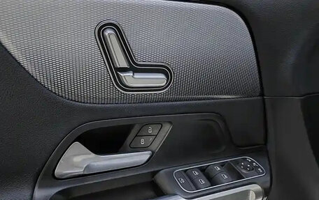 Mercedes-Benz GLB, 2021 год, 2 242 255 рублей, 21 фотография