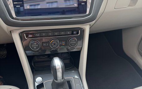 Volkswagen Tiguan II, 2018 год, 3 375 000 рублей, 7 фотография