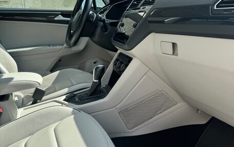 Volkswagen Tiguan II, 2018 год, 3 375 000 рублей, 9 фотография